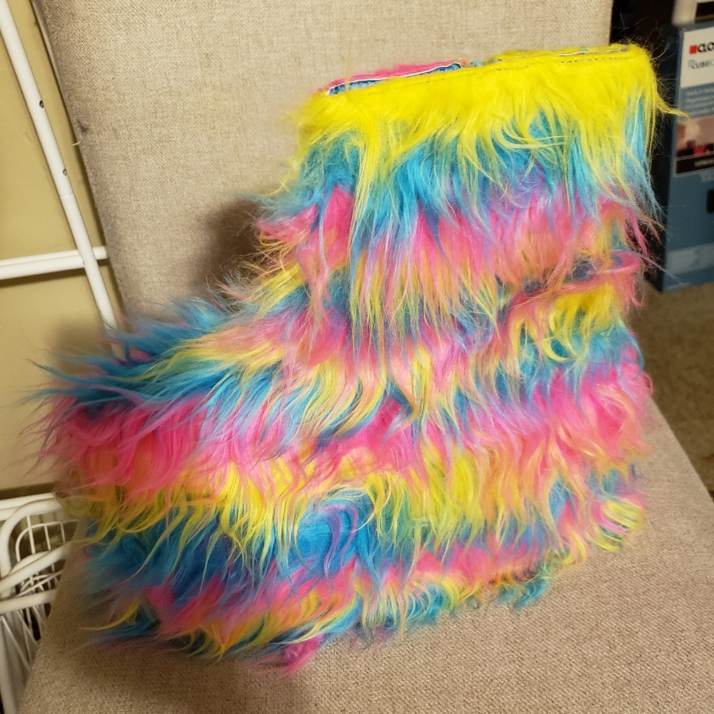 YRU QOMET Furry rainbow pastel platform boots sz10